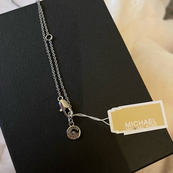 MK heart & logo necklace - Picture 2 of 3